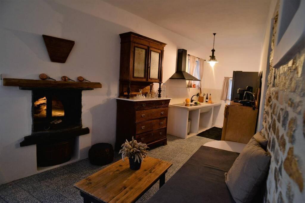 George Farmhouse Chrousa エクステリア 写真